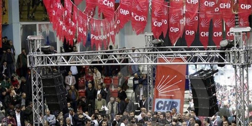 CHP kurultayları kavgayla başladı