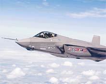 İlk F 35e Türk bayrağı asıldı