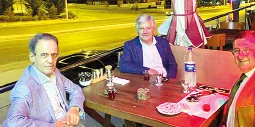 Maskesiz restoran fotoğrafına eleştiri üç hocayı üzdü