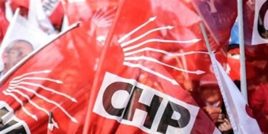İki eski milletvekili CHP'den istifa etti