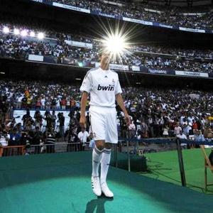 Real Madrid, Kaka'yı taraftarlara tanıttı